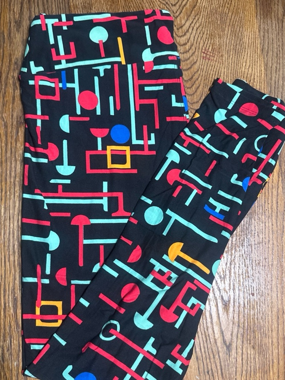 Womans Black Geo-Print Leggings - Multicolor
